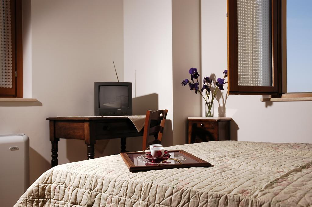 Briciola Di Sole Guest House Grottammare Rom bilde